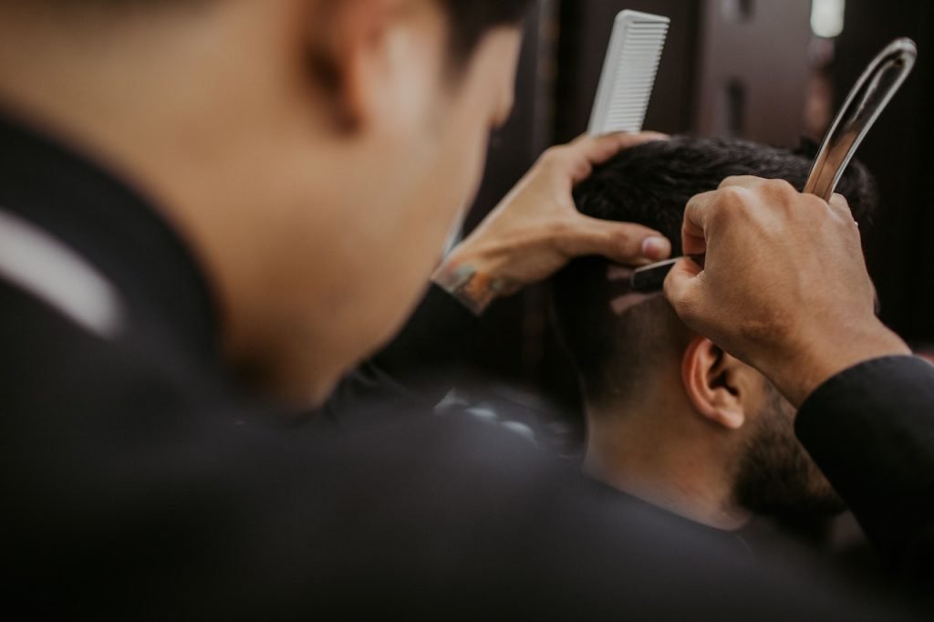 Hair Trim: Stylish hair trimming service in New York City